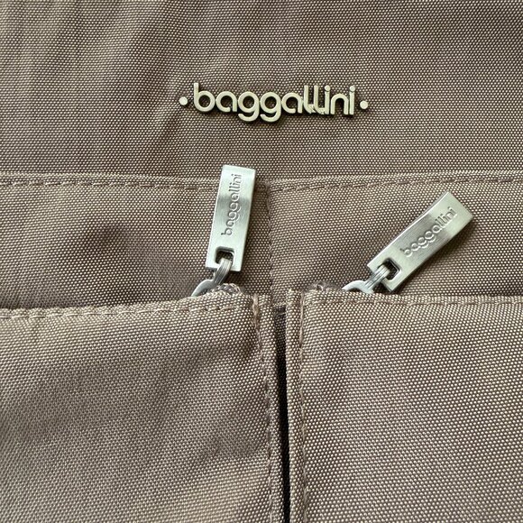 Baggallini Cross Over Crossbody with RFID Wristlet - Portobello - Picture 3 of 5
